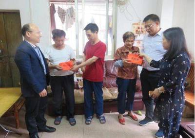 黨員志愿服務(wù)在行動!市殘聯(lián)走進(jìn)圣堂社區(qū)義診慰問送溫暖